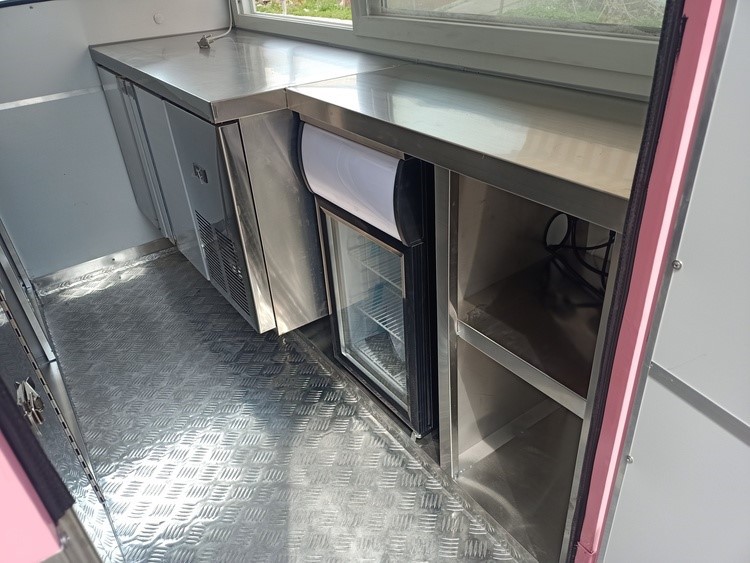 ice cream kiosk equipped with an ice cream fridge and a drink cooler